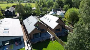 Photo 1- click for photo gallery